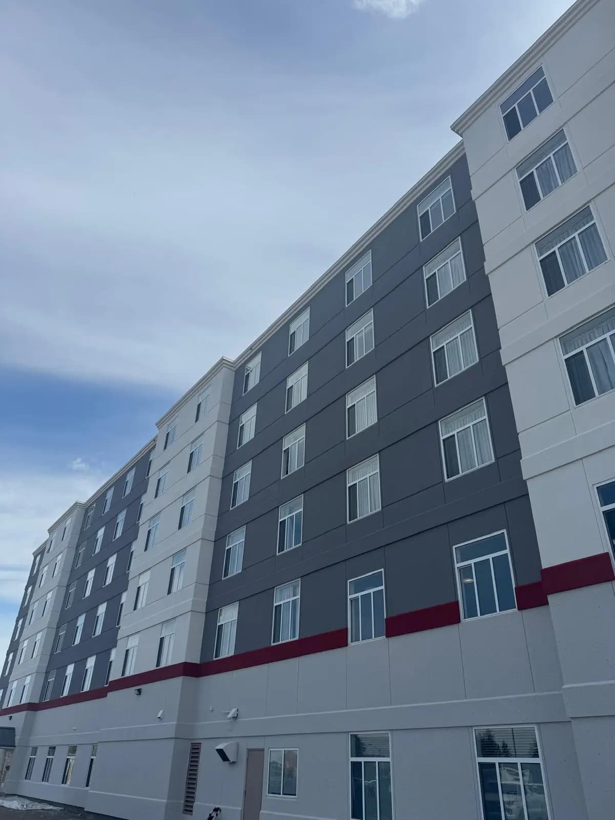 Hilton Garden Inn, Edmonton — Guest room wing finished, cornice and sill lines held white